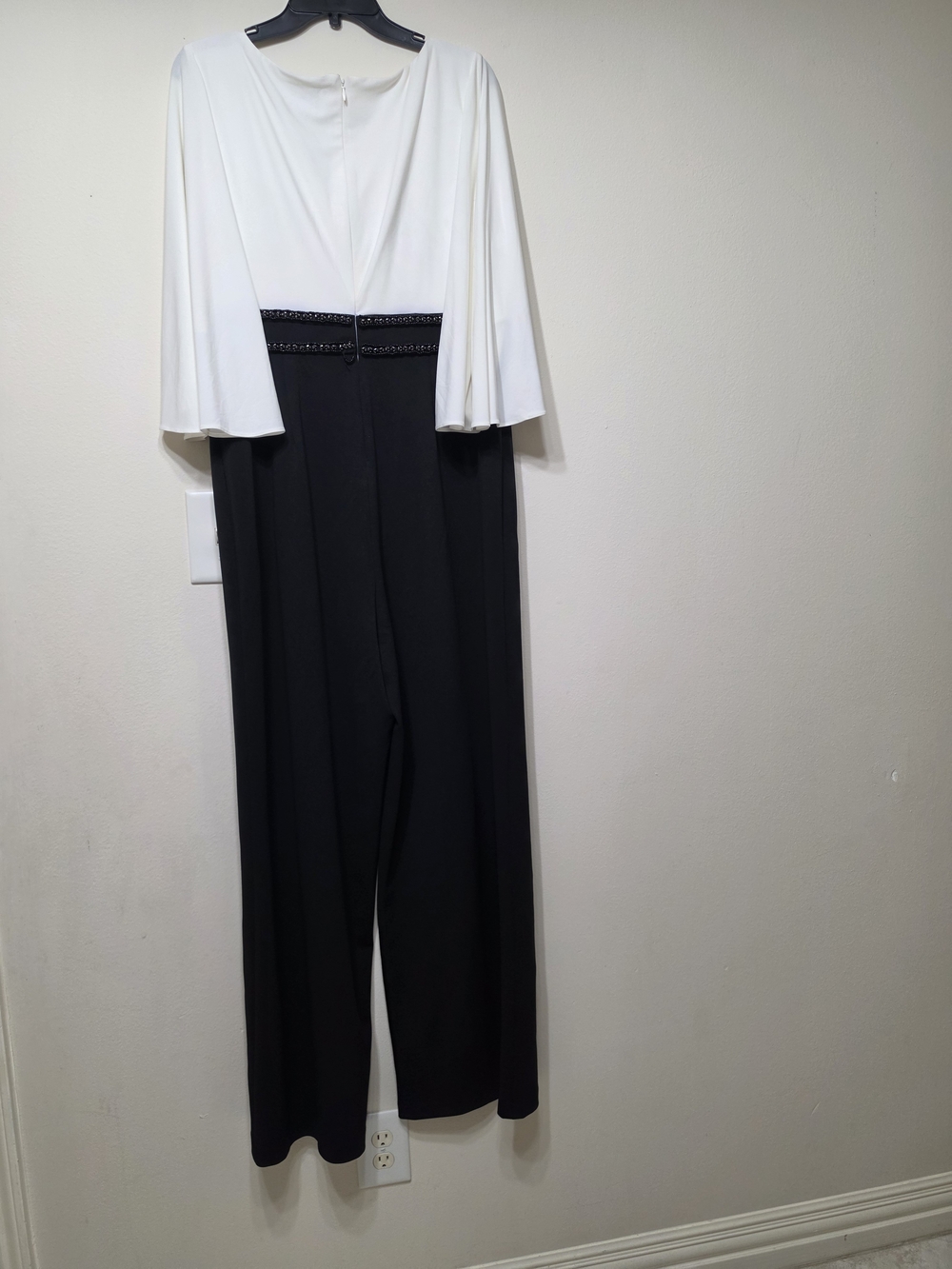 Adrianna Papell Elegant Two-Tone Black & White Wide-Leg Jumpsuit. Pre-owned.